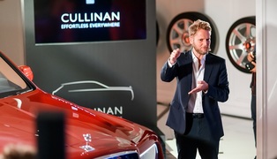 Rolls-royce cullinan ДЕБЮТИРОВАЛ В РОССИИ (2)